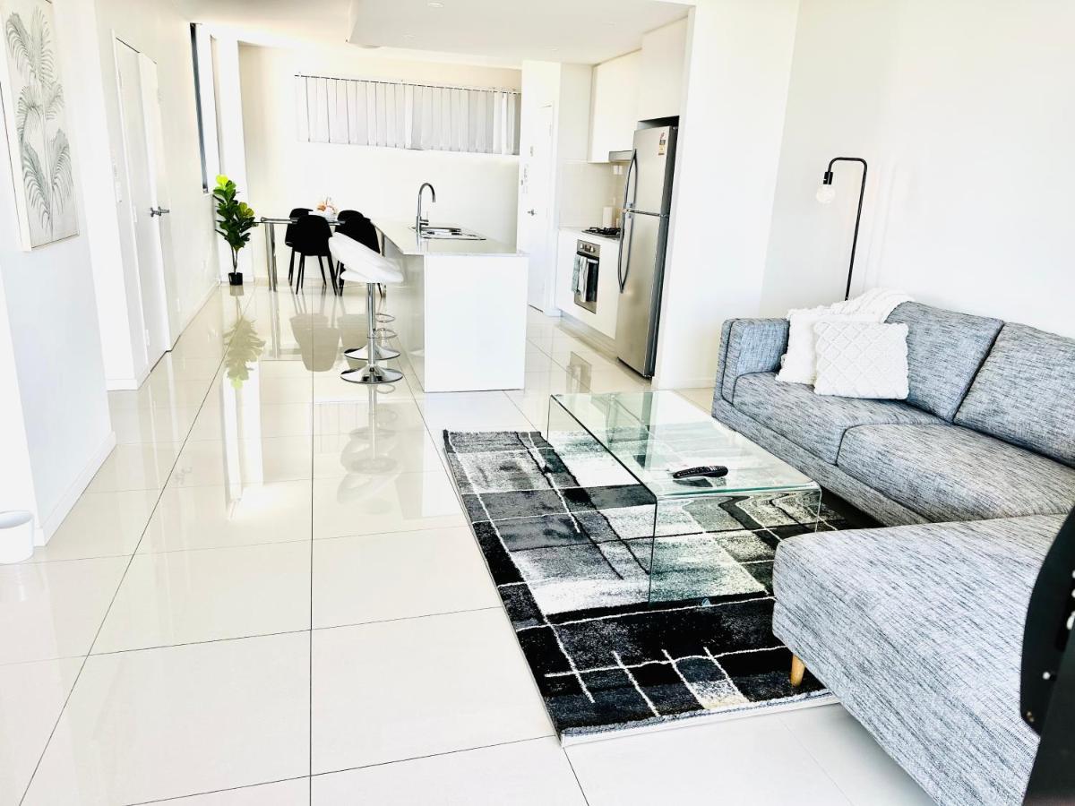 Modern 2 Bedroom & 2 Bathroom Apartment With Stunning Sydney Cbd & Skyline Views! Liverpool Ngoại thất bức ảnh