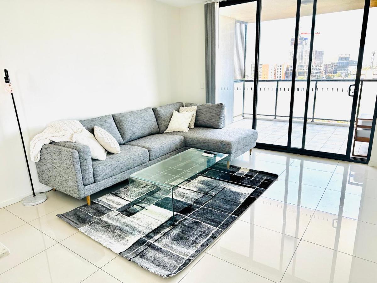 Modern 2 Bedroom & 2 Bathroom Apartment With Stunning Sydney Cbd & Skyline Views! Liverpool Ngoại thất bức ảnh
