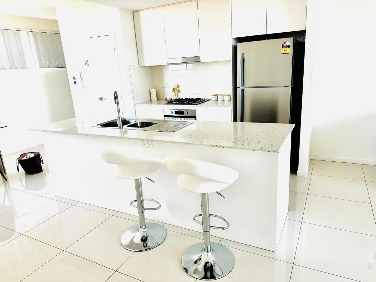 Modern 2 Bedroom & 2 Bathroom Apartment With Stunning Sydney Cbd & Skyline Views! Liverpool Ngoại thất bức ảnh